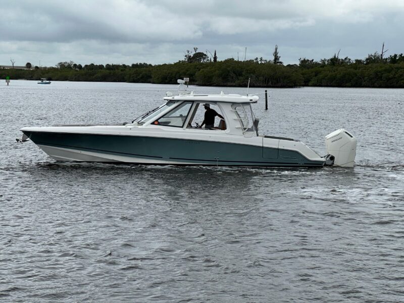 2024 Boston Whaler 380 Realm