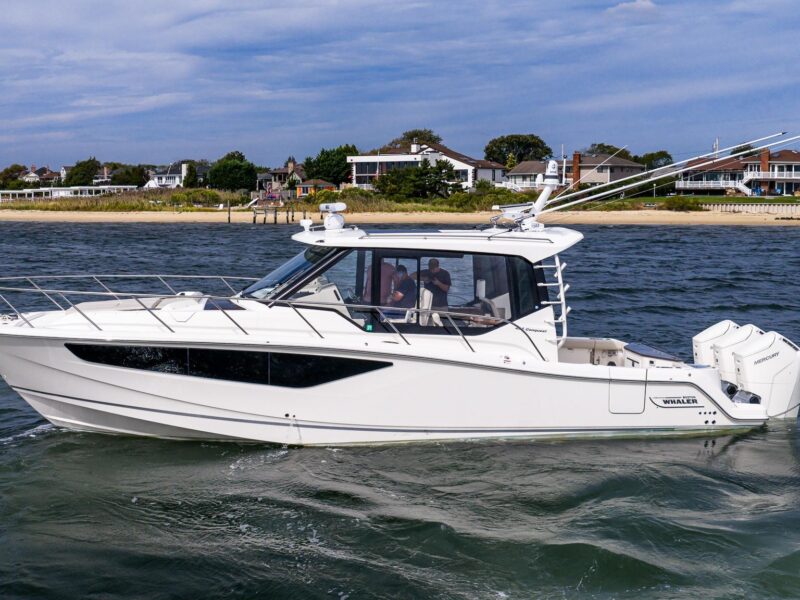 2024 Boston Whaler 405 Conquest