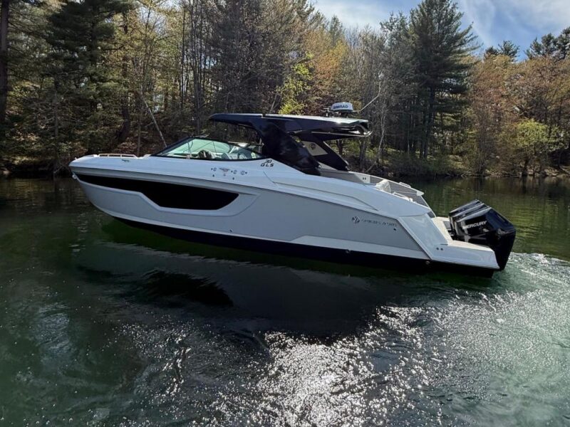 2024 Cruisers Yachts 38 GLS OB