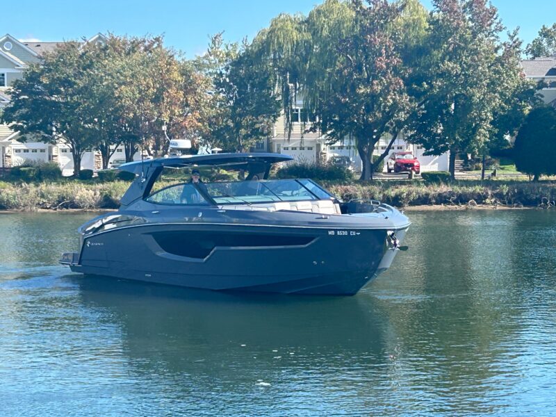2024 Cruisers Yachts 38 GLS-OB