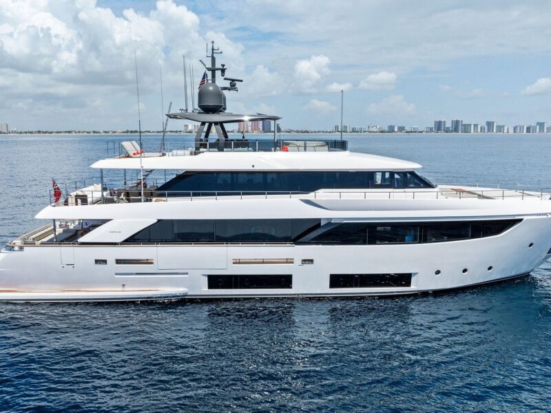 2024 Custom Line Navetta 33