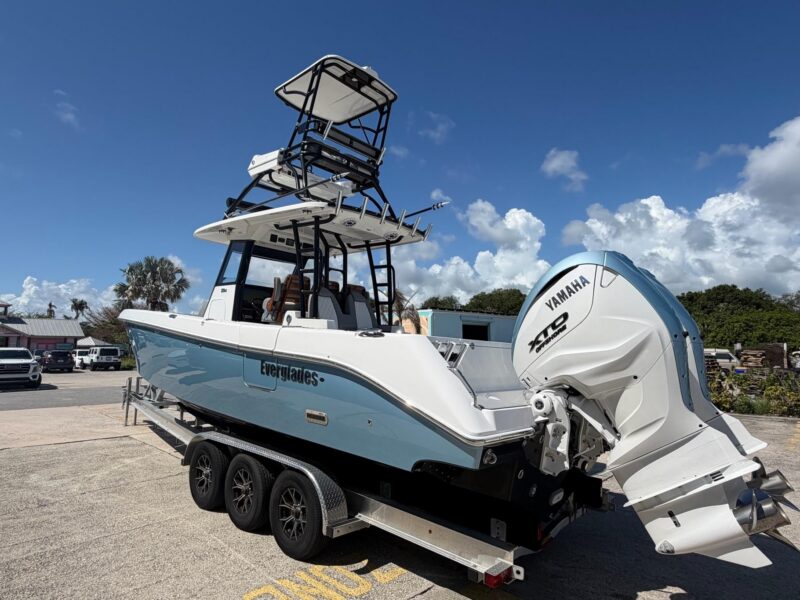 2024 Everglades 335 Center Console