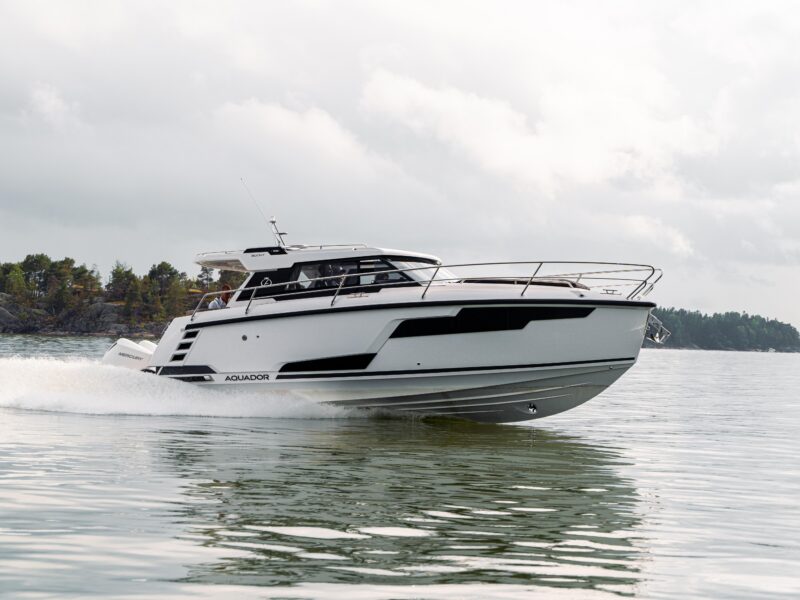 2025 Aquador 300 HT
