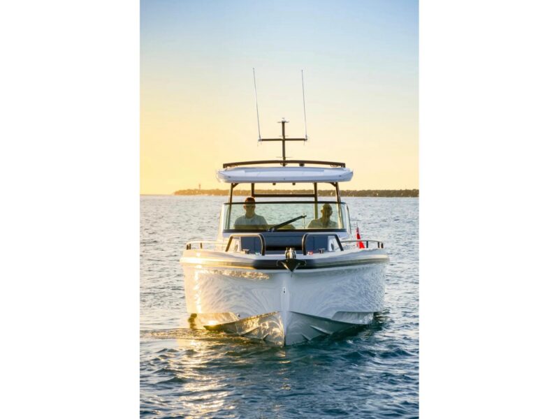2025 Axopar 37 Sun-Top