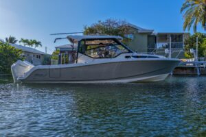 2025 Boston Whaler 325 Conquest for sale - photo 4