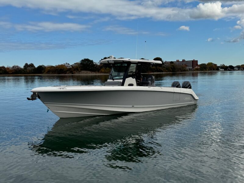 2025 Boston Whaler 330 Outrage