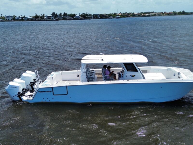 2025 Twin Vee 400 GFX2 CC