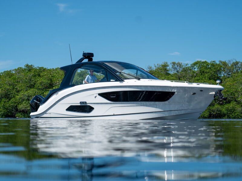 2026 Sea Ray Sundancer 370 Outboard