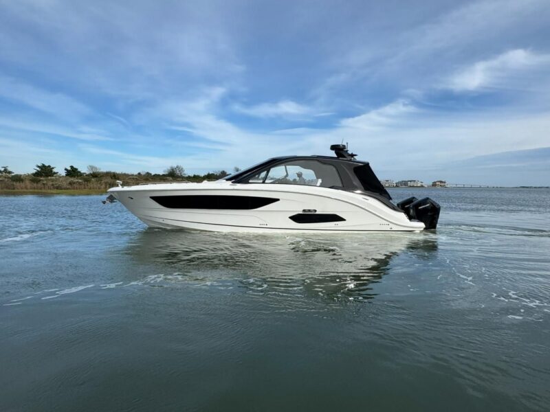 2026 Sea Ray Sundancer 370 Outboard