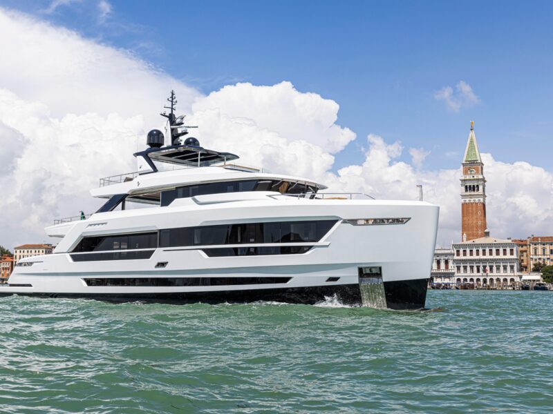 2028 Ocean King Ducale 120