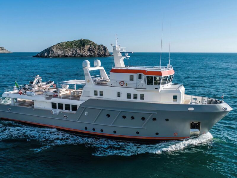 2028 Ocean King Explorer 130