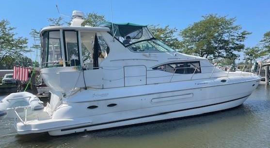 2000 Cruisers Yachts 4450 Express Motoryacht