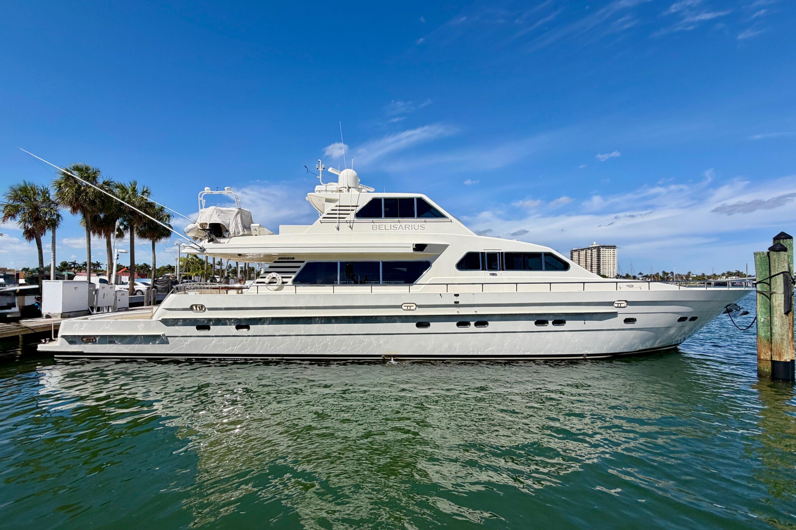 2001 Horizon 92 Cockpit Skylounge for sale