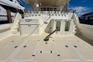 2001 Horizon 92 Cockpit Skylounge for sale - photo 8