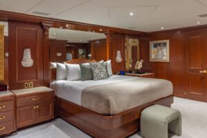 2001 Trinity Yachts Tri-Deck MY for sale - photo 7