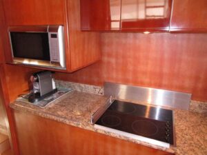 2003 Ferretti Yachts 590 Motor Yacht for sale - photo 8