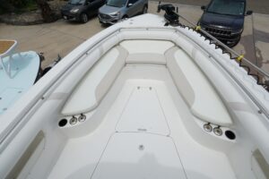 2004 Boston Whaler 320 Outrage for sale - photo 8
