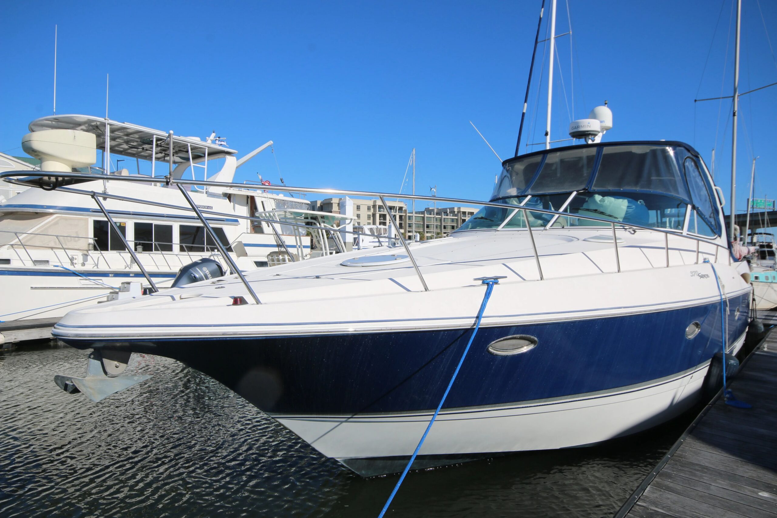 2004 Cruisers Yachts 370 for sale