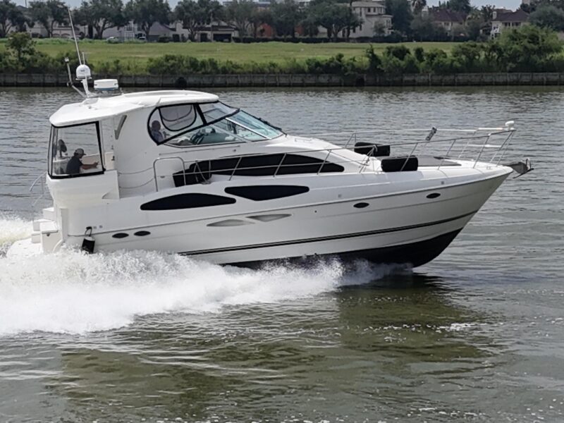 2004 Cruisers Yachts 405 Express Motoryacht