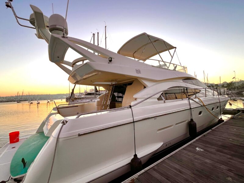 2004 Ferretti Yachts 530
