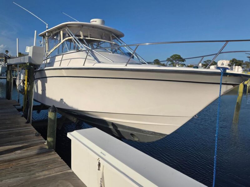 2004 Grady-White Express 330