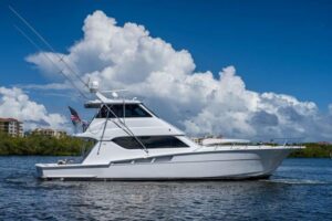 2004 Hatteras Enclosed Bridge for sale - photo 3