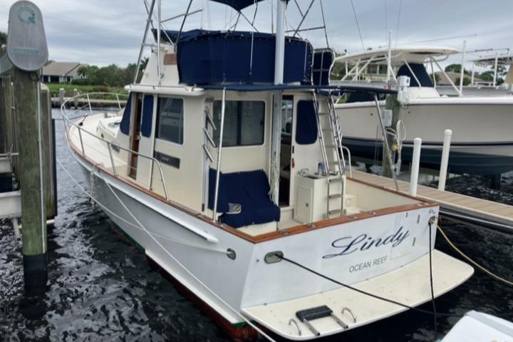 2004 Legacy Yachts Sedan Flybridge