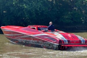 2004 Outerlimits 42 Legacy for sale - photo 3