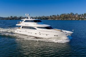 2005 Horizon 82 Skylounge for sale - photo 2