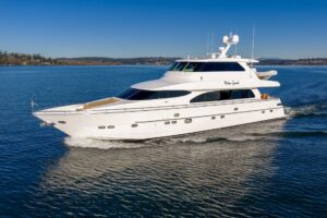 2005 Horizon 82 Skylounge for sale - photo 6