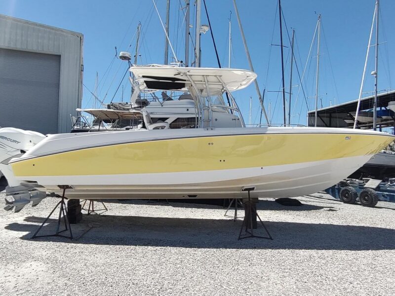 2006 Boston Whaler 320 Outrage
