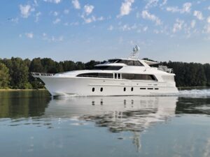 2006 Cheoy Lee Motor Yacht Bravo Series for sale - photo 3