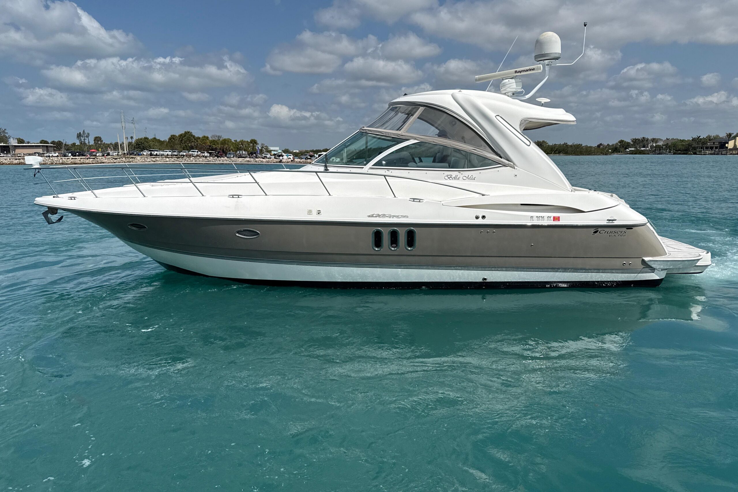 2006 Cruisers Yachts 420 Express for sale