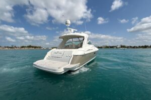 2006 Cruisers Yachts 420 Express for sale - photo 2