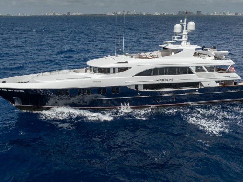 2006 Trinity Yachts Tri-Deck Motor Yacht