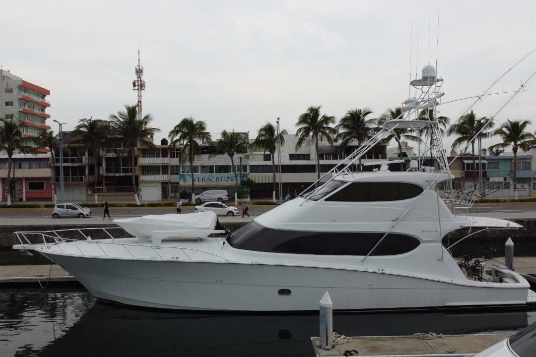 2007 Hatteras 77 Convertible for sale