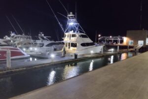 2007 Hatteras 77 Convertible for sale - photo 8