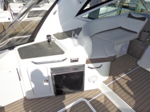 2008 Cruisers Yachts 330 Express for sale - photo 5