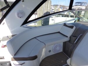 2008 Cruisers Yachts 330 Express for sale - photo 6