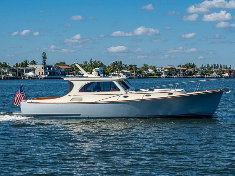 2008 Hinckley Talaria 44