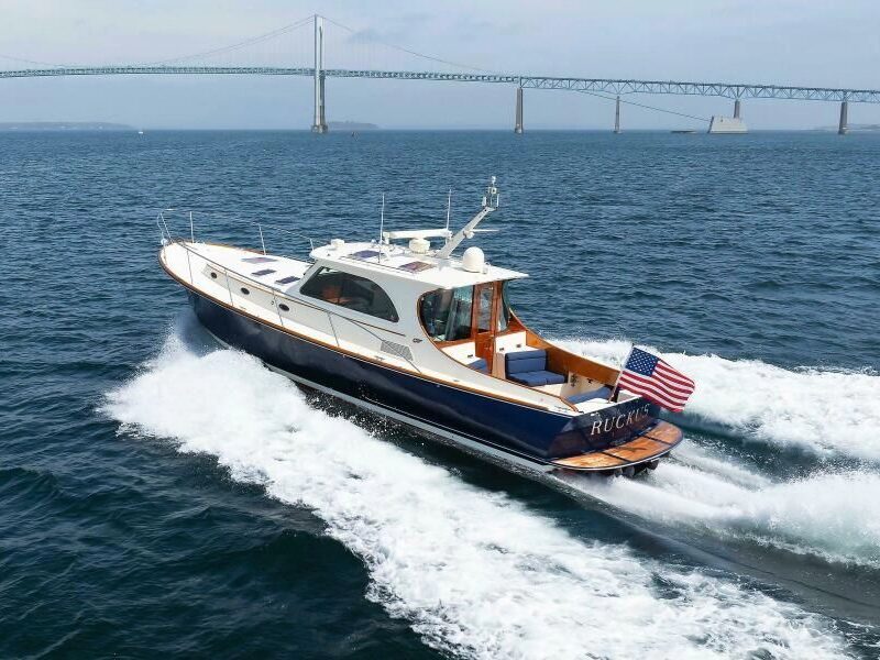 2009 Hinckley Talaria 44