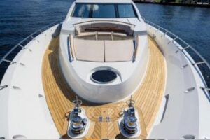 2012 Lazzara LSX 95 Flybridge for sale - photo 5