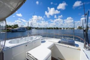 2012 Lazzara LSX 95 Flybridge for sale - photo 8