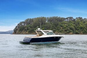 2012 Tiara Yachts 3100 Coronet for sale - photo 3