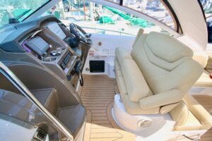 2013 Cruisers Yachts 380 for sale - photo 6