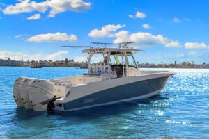 2014 Boston Whaler 350 Outrage for sale - photo 4