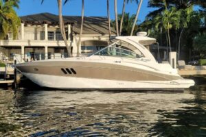 2014 Cruisers Yachts 380 Express for sale