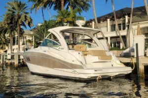 2014 Cruisers Yachts 380 Express for sale - photo 2