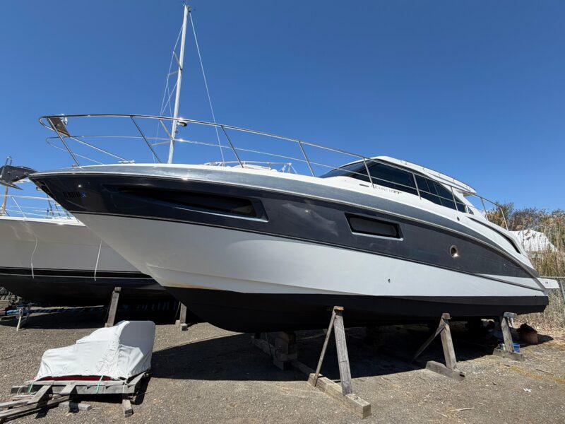2016 Cruisers Yachts 41 Cantius