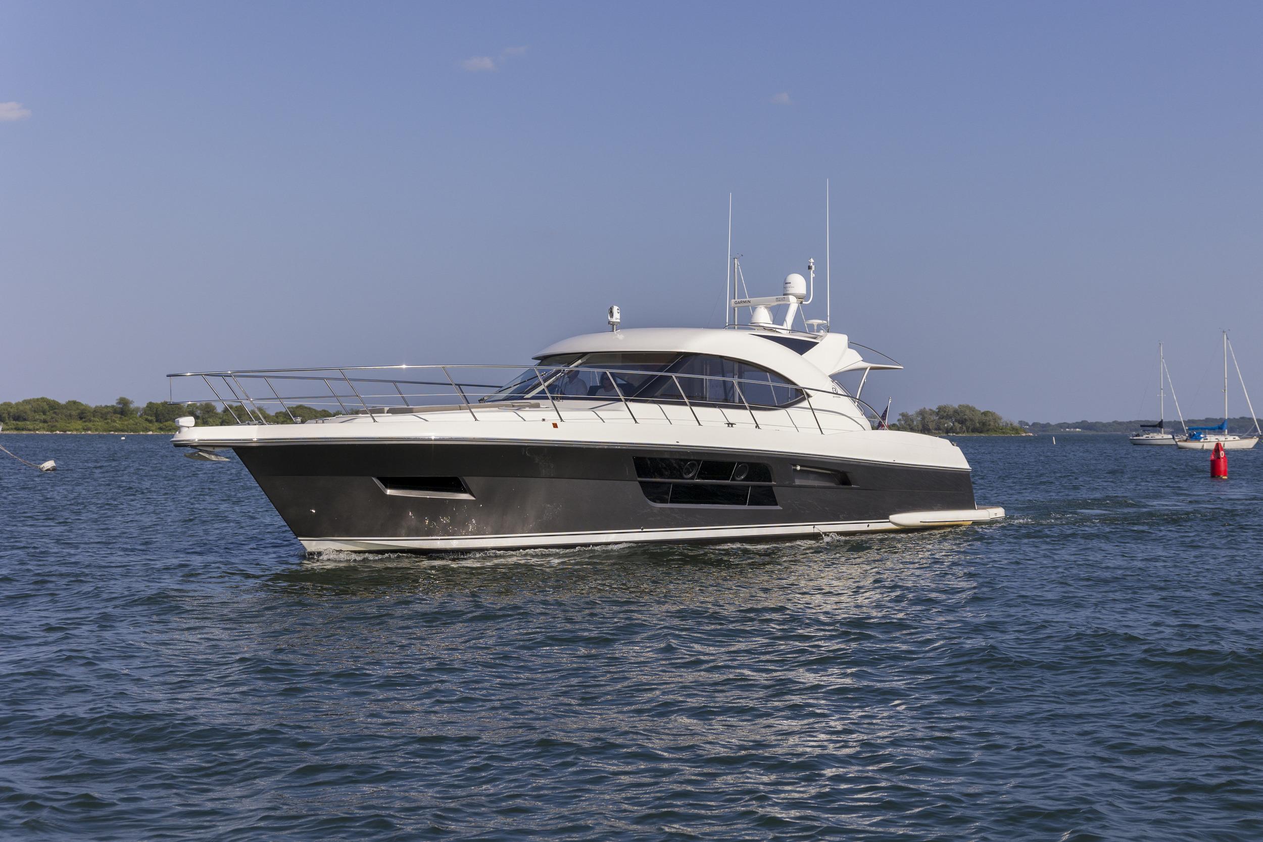 2016 Riviera 5000 Sport Yacht for sale